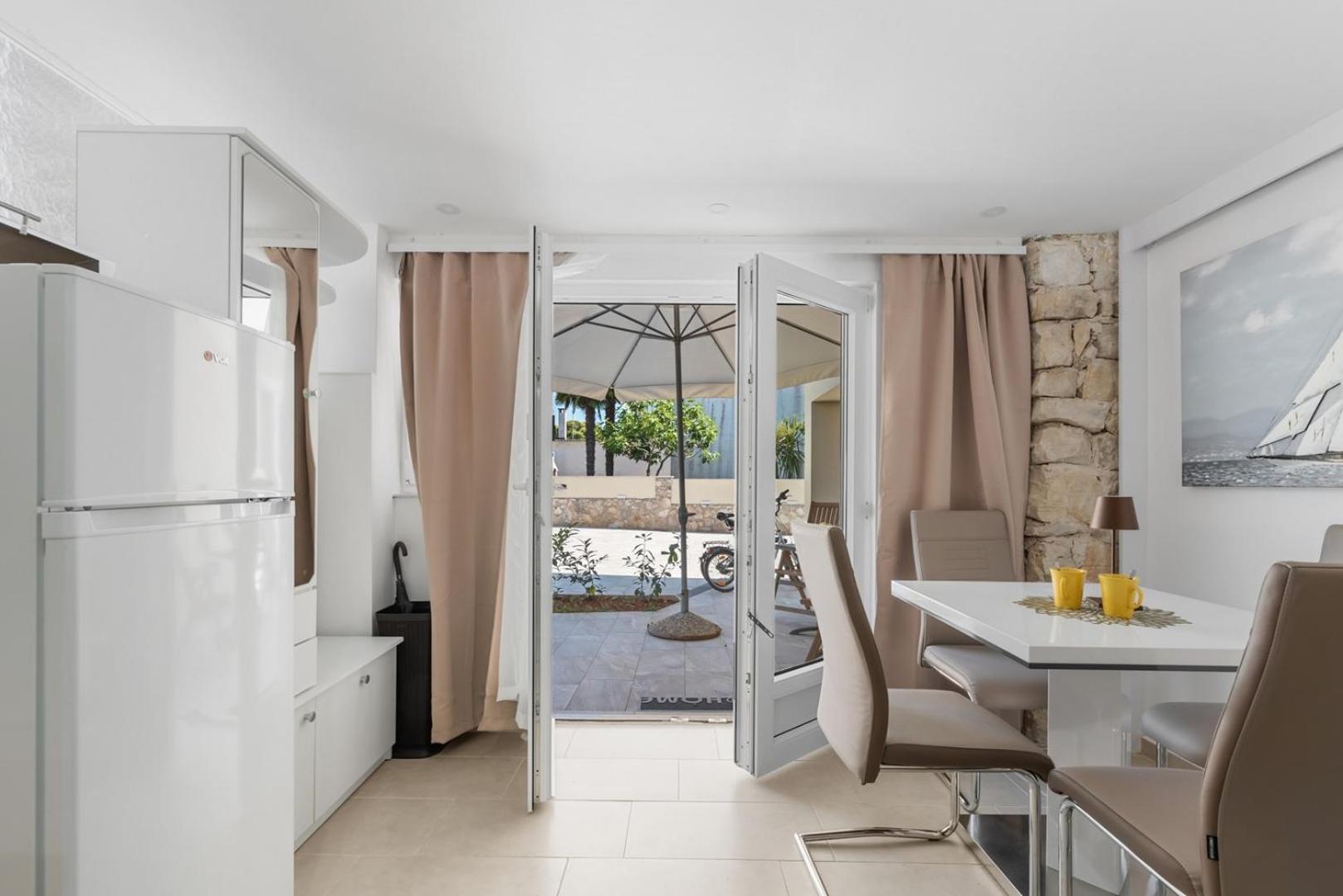 App Sandro With Common Pool Poreč Habitación foto